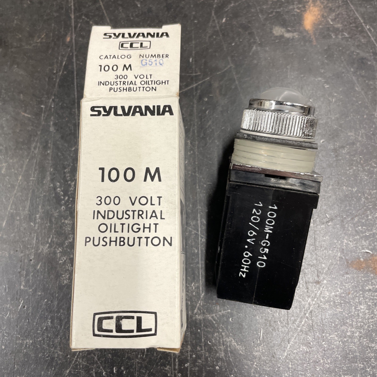 New Vintage Sylvania 100M-G510 Lighted Push Button Industrial Oiltight No Lens