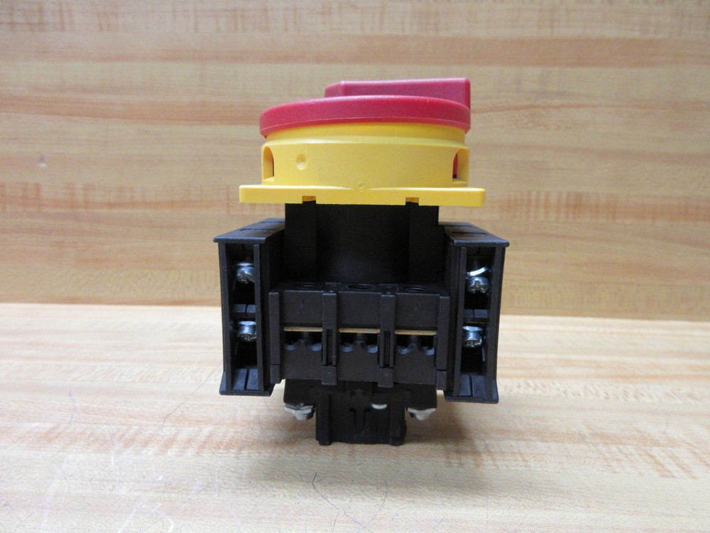 Eaton P1-32/SP1-032 Disconnect Switch P1-32 W/(2) HI11-P1/P3/E