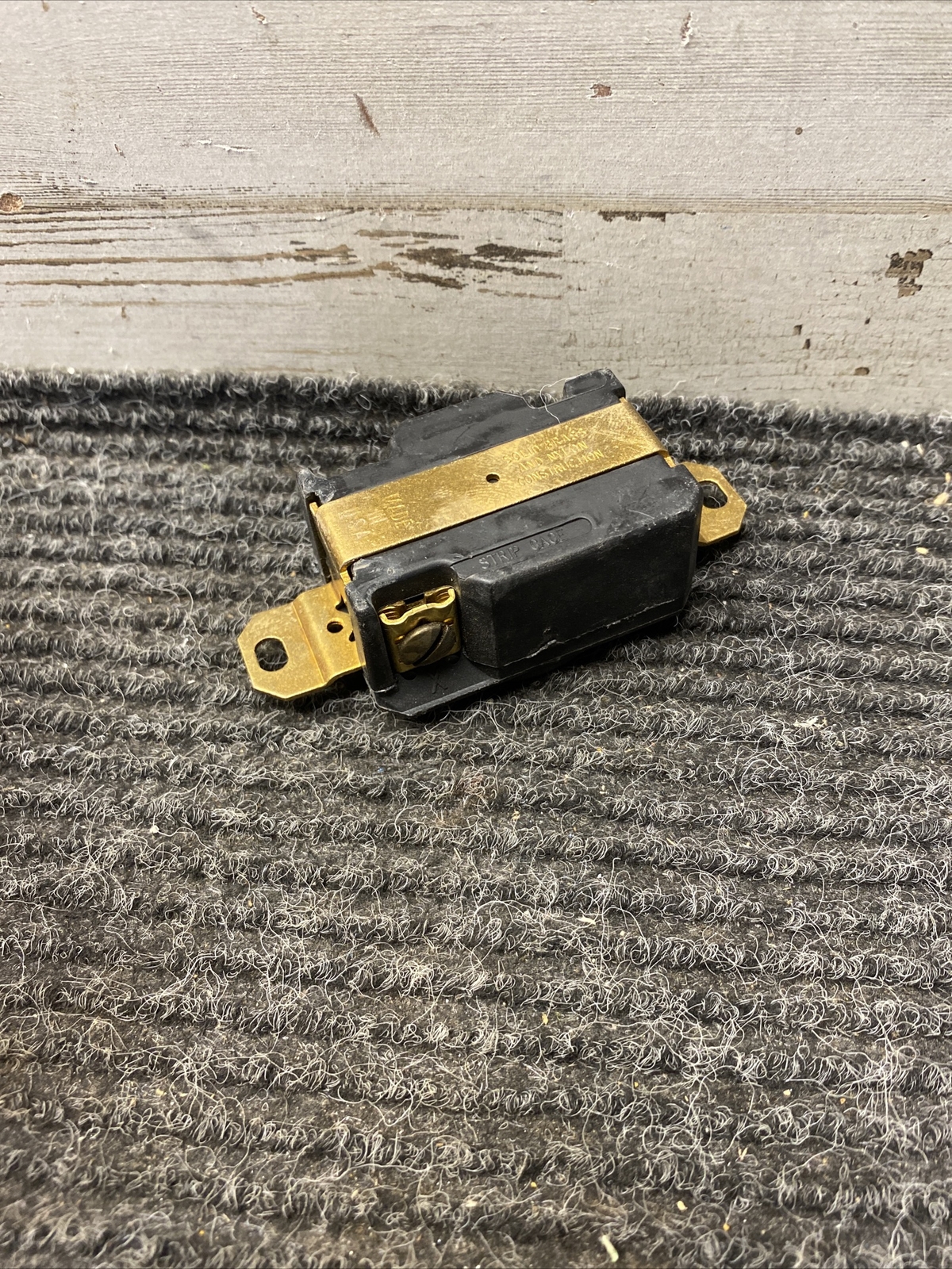 Leviton Nema L5-20-R 20A 125V Twist Lock Receptacle WC596/94-1 *FREE SHIPPING*