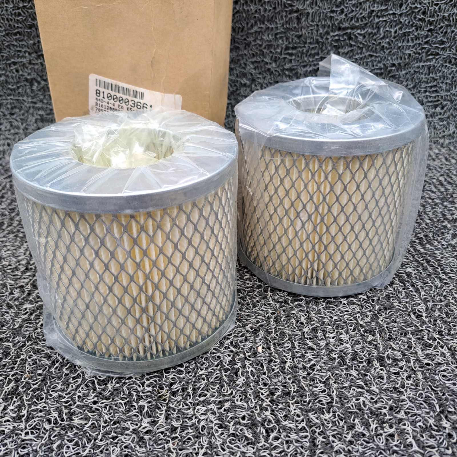 Vacuum Air Filter 810003661 & 44D-4-4. 5″ X 4-7/8″ center bore 2-9/16″ ID (2)