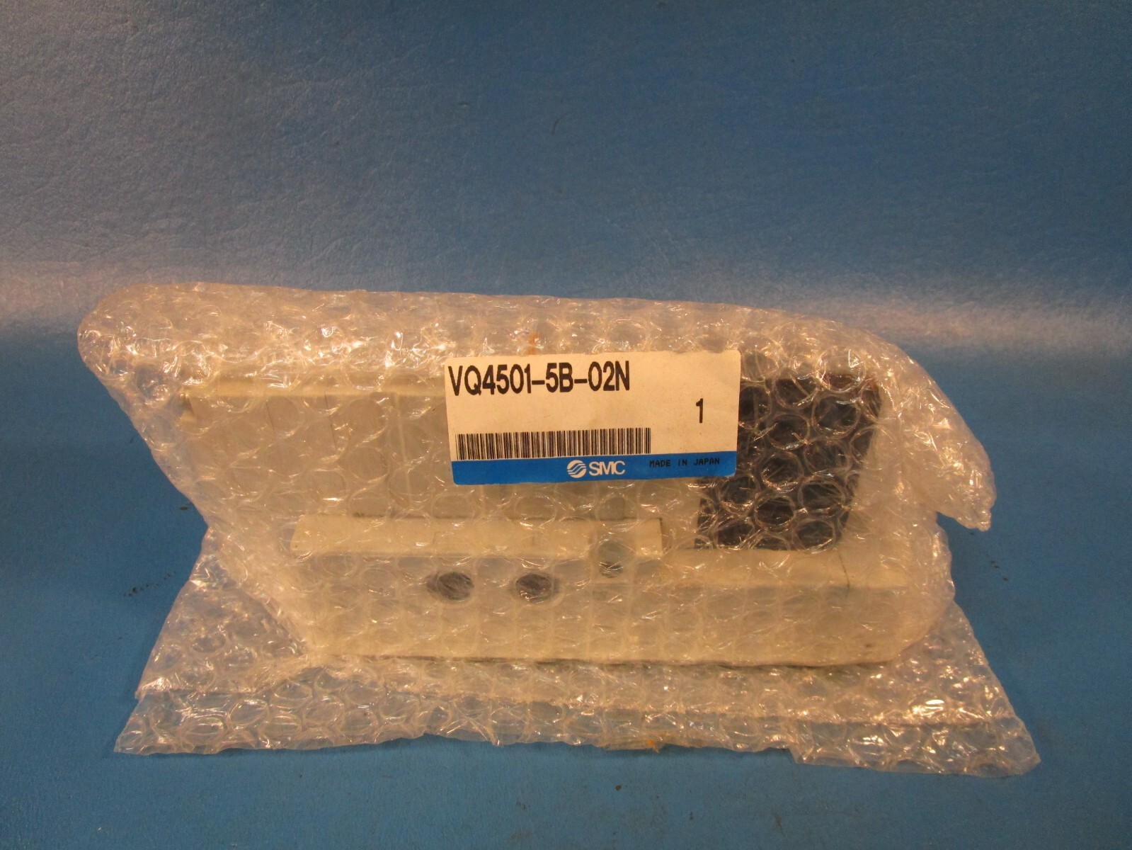 SMC VQ4501-5B-02N, VQ4501-5B valve, 3 position, plug-in(dc), VQ4000 VALVE