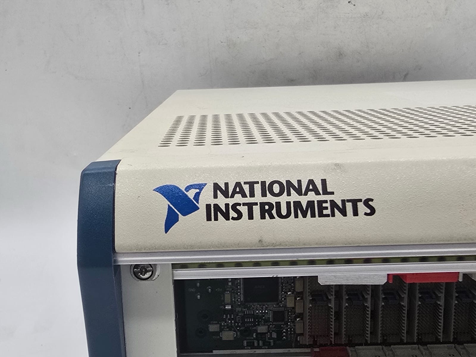National Instruments NI PXI-1042Q Quiet 8-Slot PXI Chassis Universal AC
