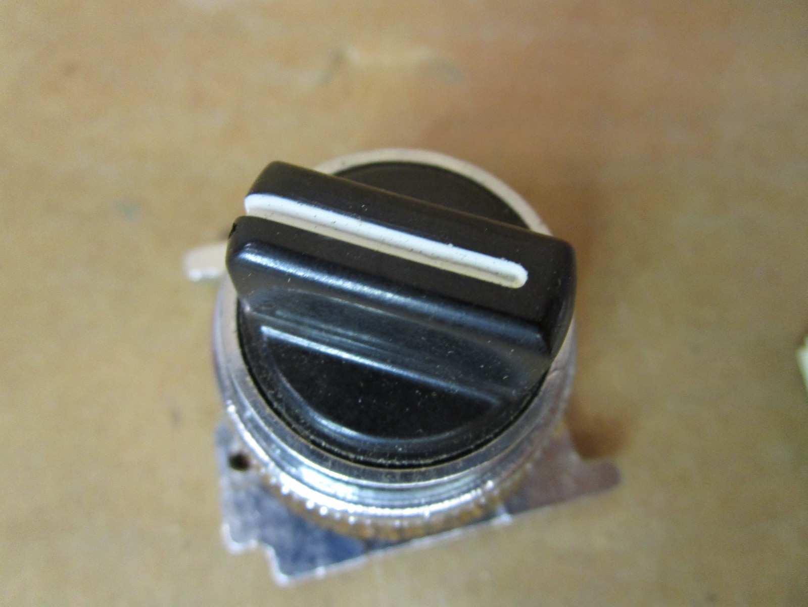 Cutler Hammer 10250T1411 2 Pos. Selector Switch 5-74 NEMA 4-13 51529LR