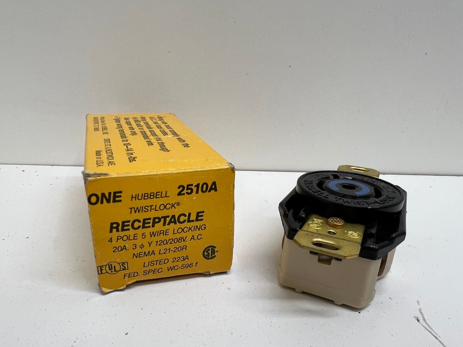 NEW OLD STOCK! HUBBELL 20A 120/208VAC TWIST LOCK RECEPTACLE HBL2510A