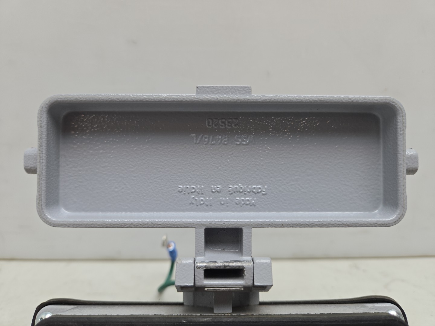 ILME CHI-24LS C-Type Bulkhead Mount Housing Single Lever Lid Rectangular Connect