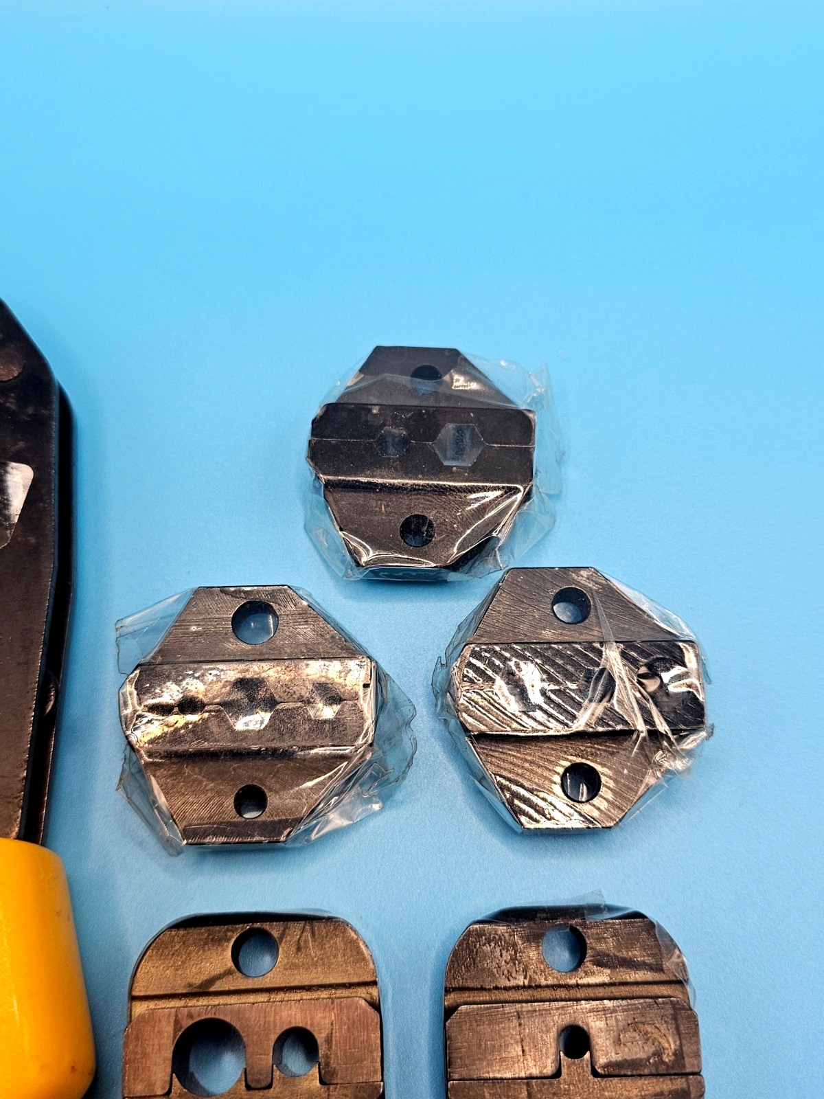 TE CONNECTIVITY/AMP 9 Assorted Crimp DIE sizes & 2 Tool Frame