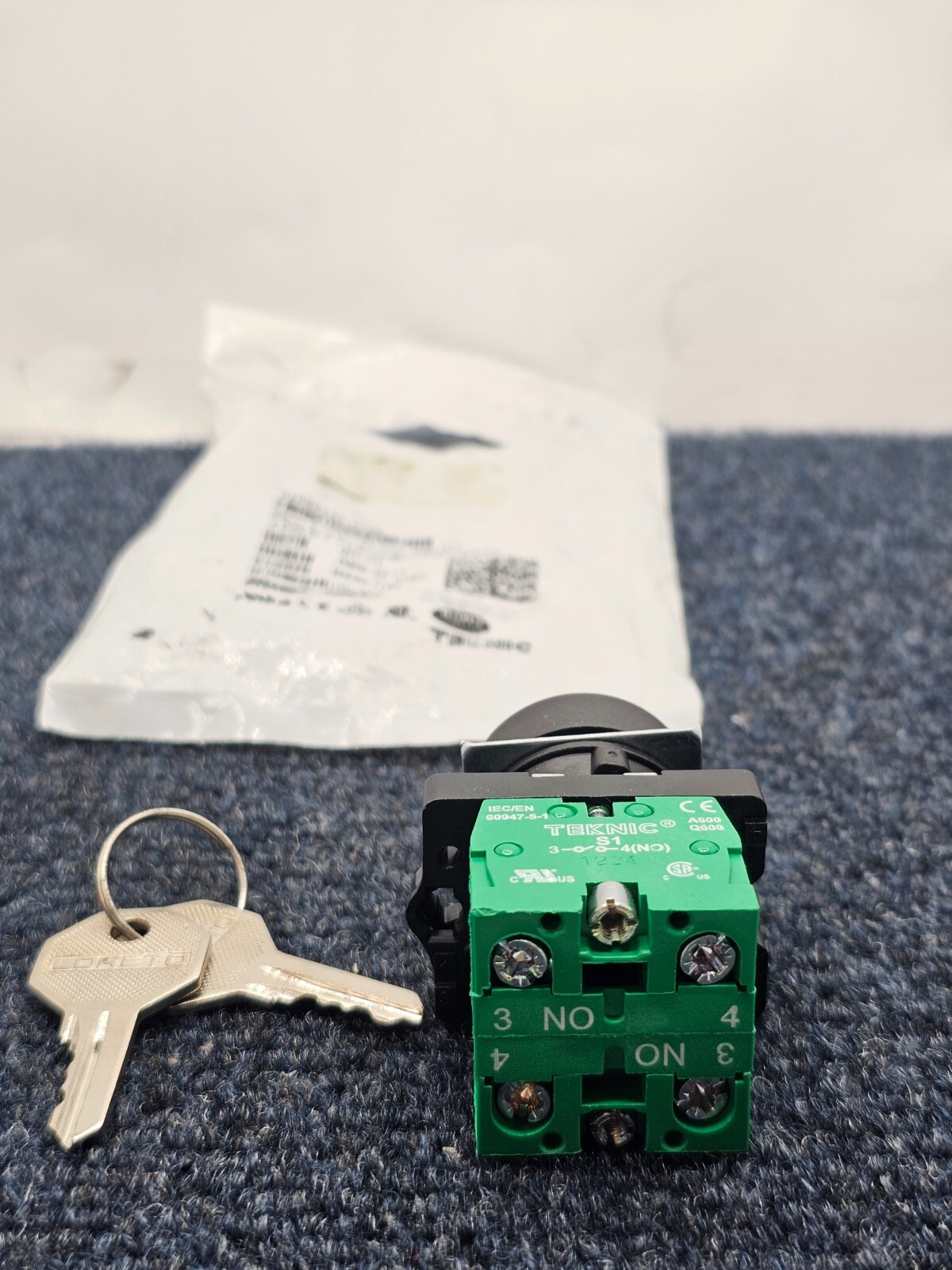 Altech Corp P2PSK220-3PSR: 3-Position Select Switch Push Button