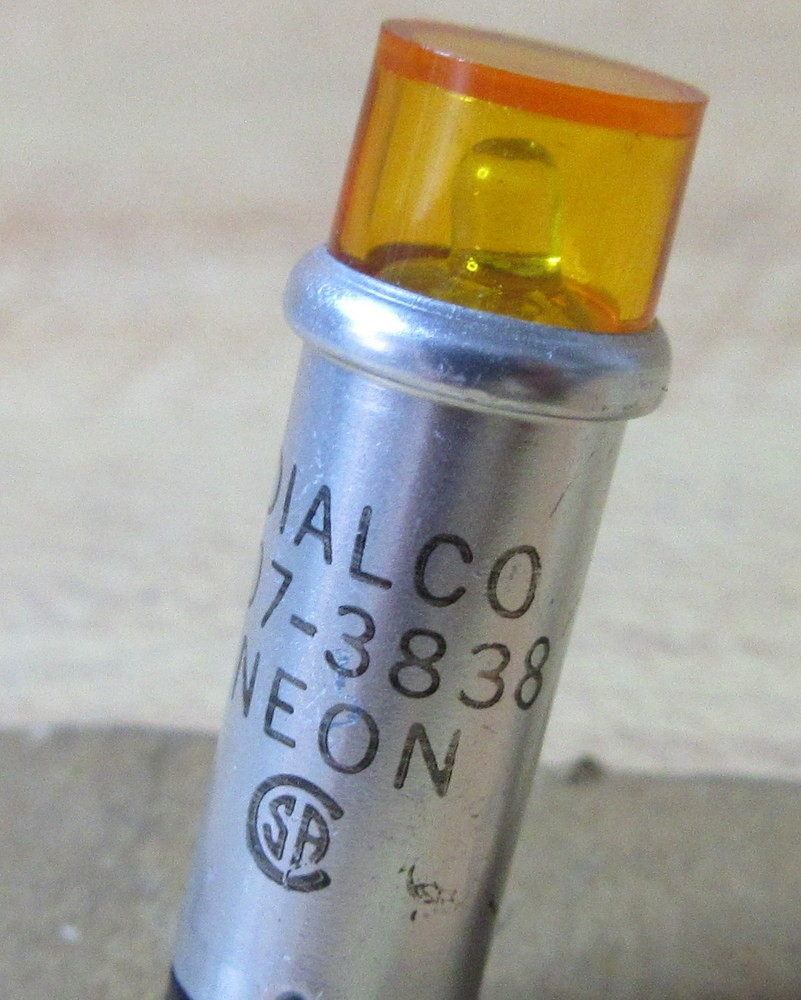 Dialco 507-383-1433-600 Dialight Amber Indicator Light 507-383 (Pack of 5)