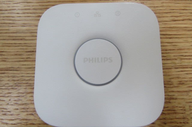 PHILIPS HUE 3241312018A Qty of 1 per Lot PRE-OWNED PHILIPS HUE 2.1 3241312018A