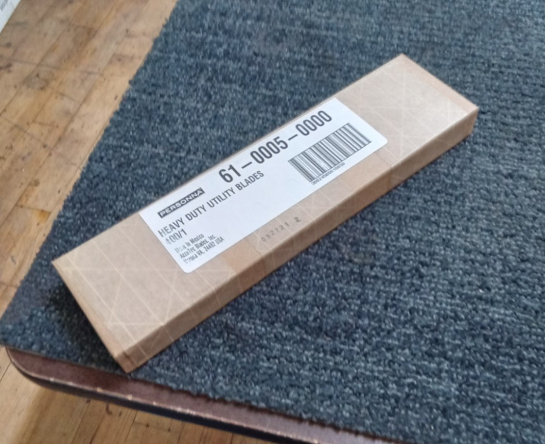 Lot of 400 Personna Heavy Duty Utility Blades 3/4″ W Double Notch 61-0005-0000