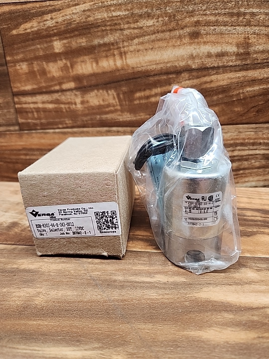 Versa VALVE SELECTOR ESM-8202-66-H-243-D012 Pneumatic Directional Valve 12v DC
