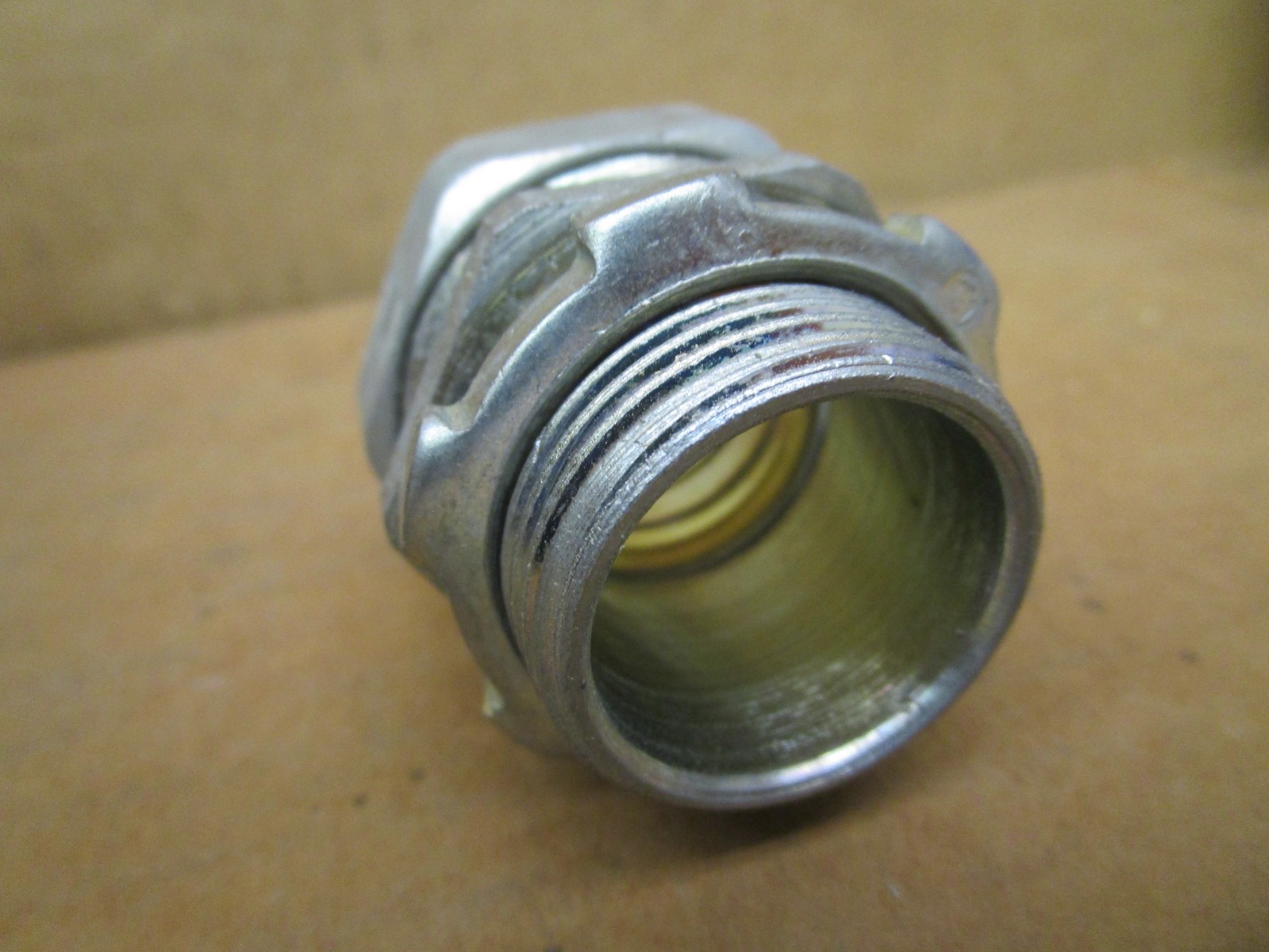 New Open Box of 5 Pieces Appleton ST-100 1″ “ST” Series Connectors 51383LR