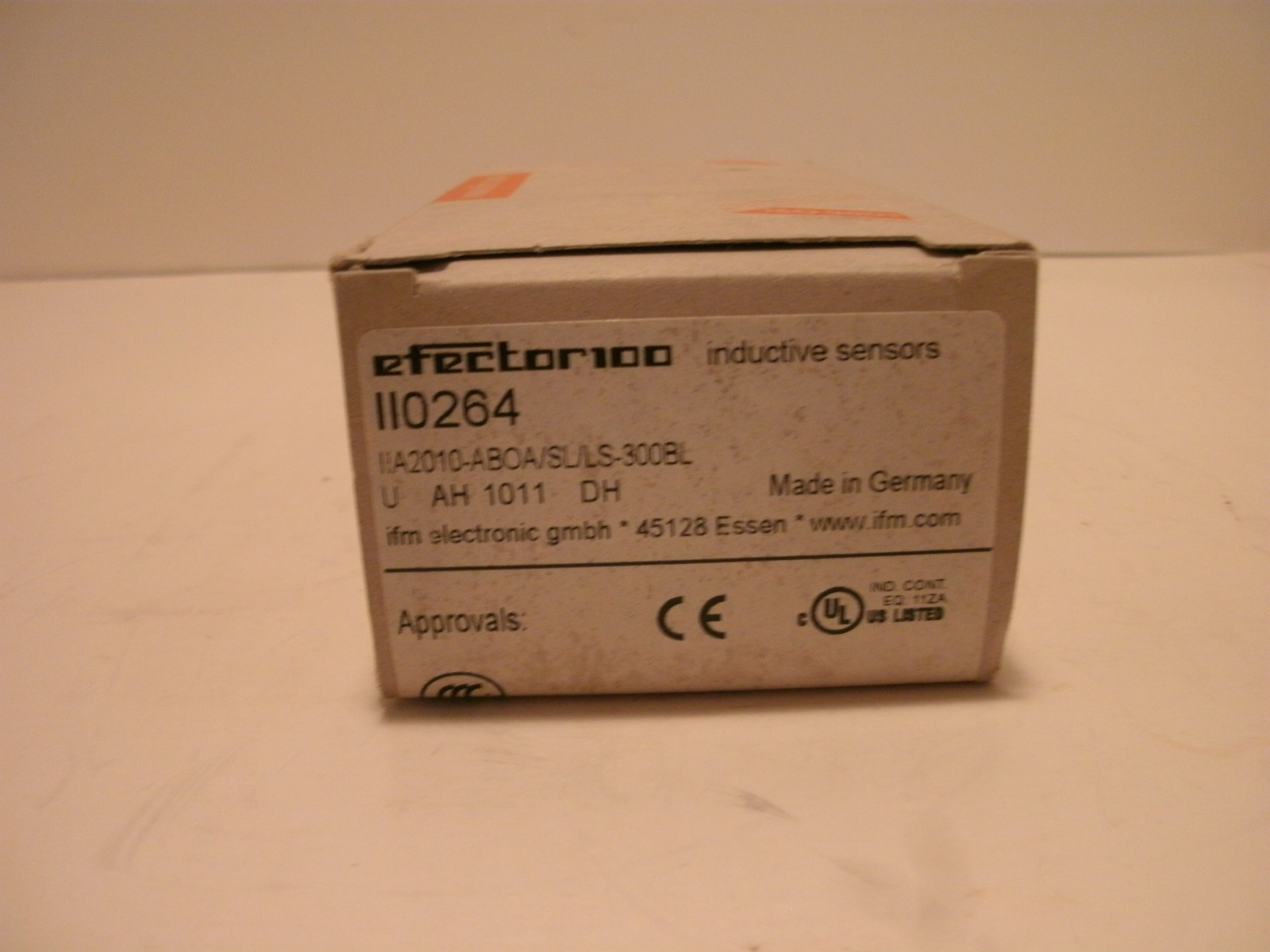 EFECTOR100 IIA2010-ABOA/SL/LS-300BL INDUCTIVE SENSOR 20..250 V AC/DC NEW IN BOX