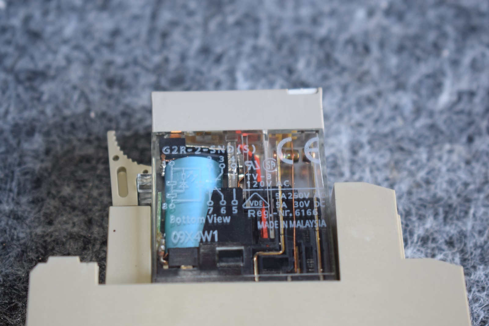 Omron G2R-2-SND(S) w/ BASE 1494C #214955-R1*B34