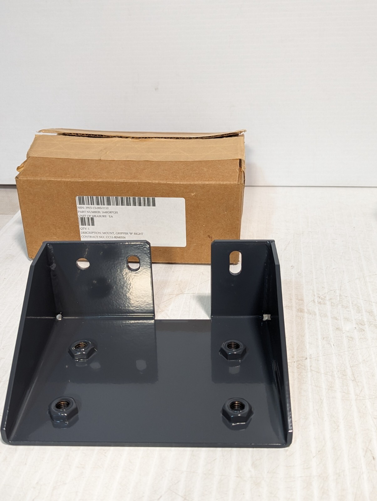 164K587G01 Gripper Mount “B” Right, 3915-13-000-1110