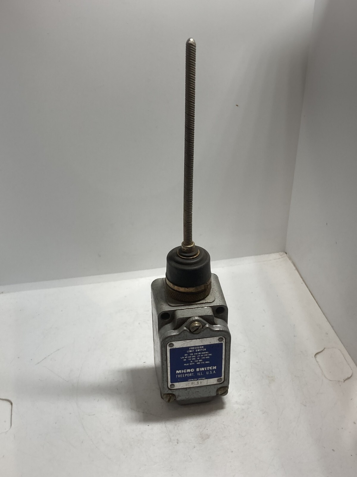 HONEYWELL 8LS1 LIMIT SWITCH 1NO/1NC WOBBLE ROD 10A 480VAC 600V MAX