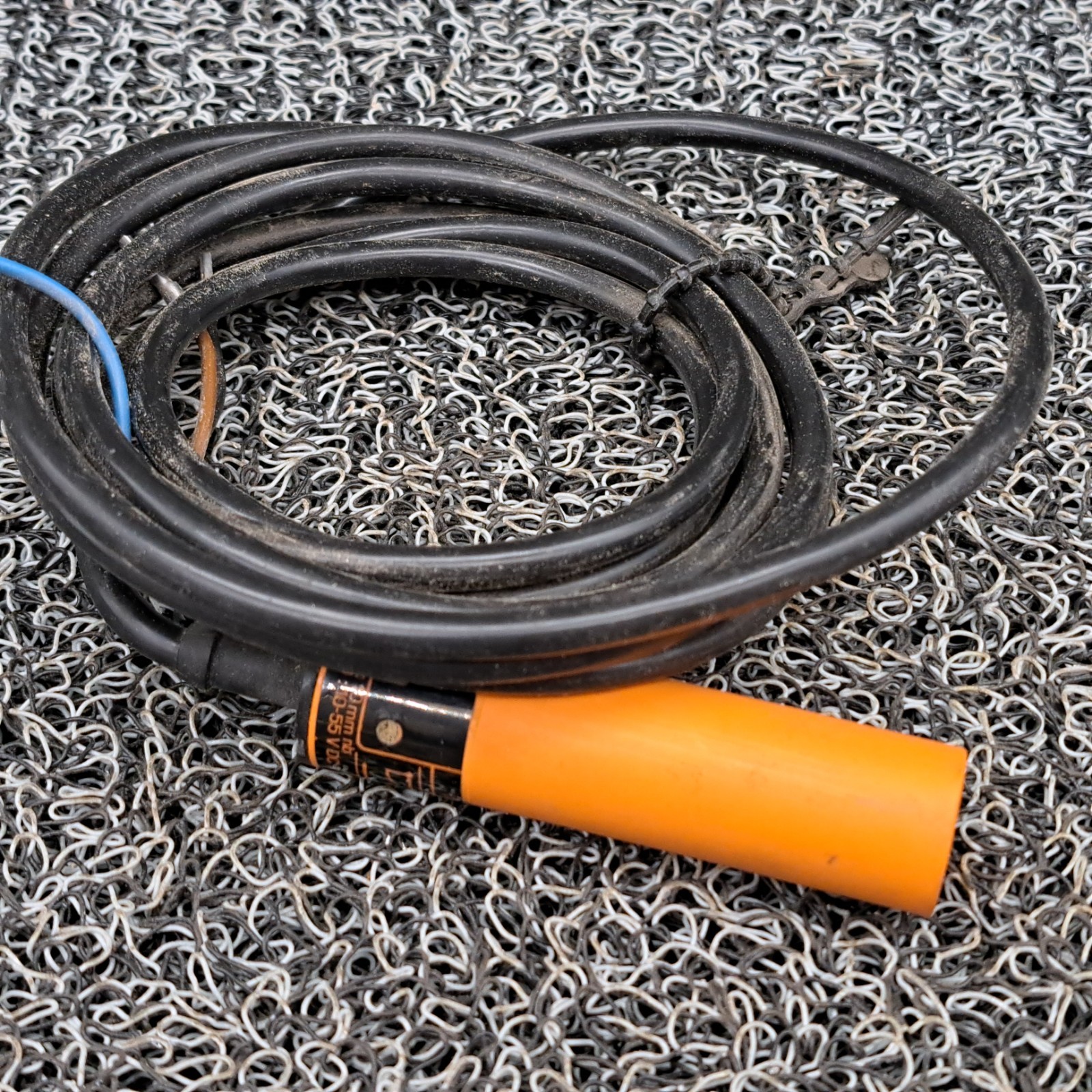 IFM EFECTOR IA-3010-BPKG INDUCTIVE SENSOR 10-36VDC No Mounting Bracket