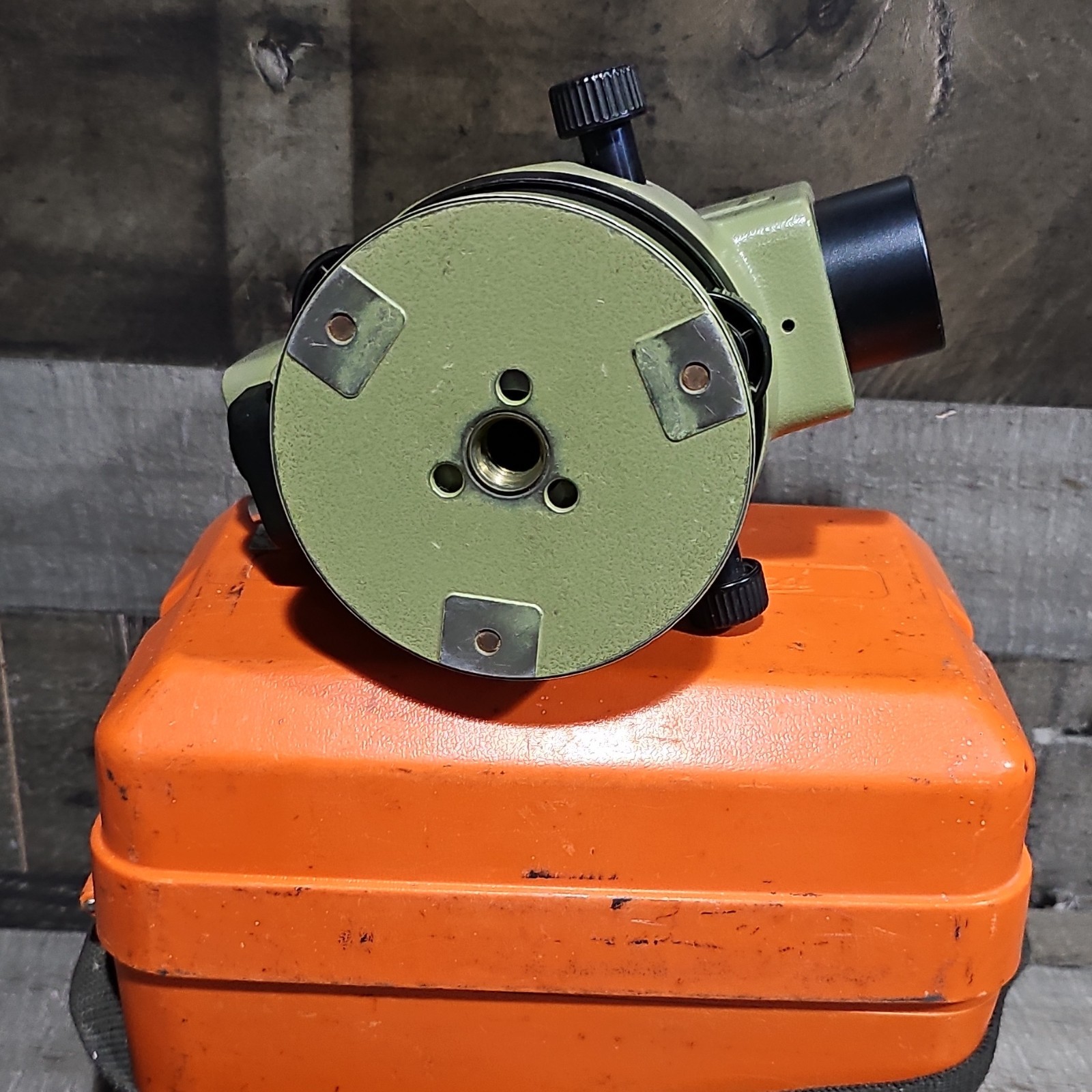 Wild Heerbrugg NA1 automatic level in working condition.
