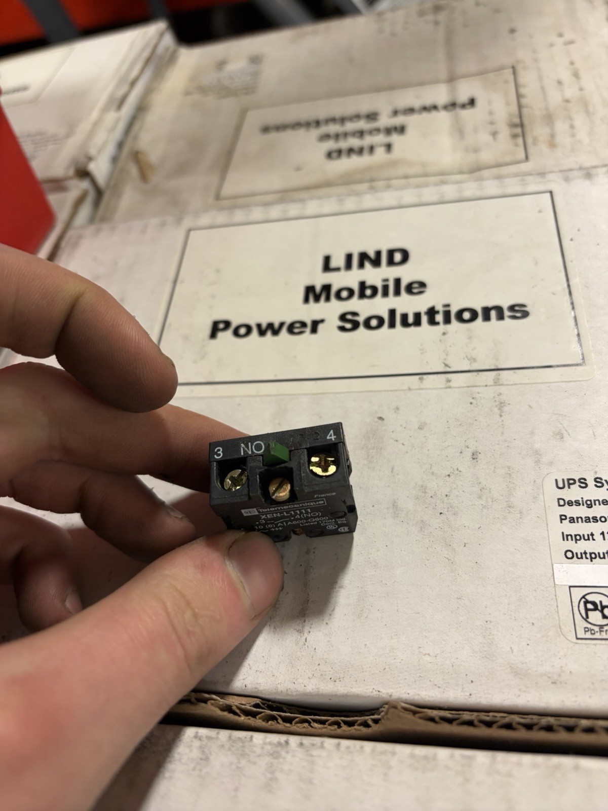 NEW TELEMECANIQUE XEN-L1111 CONTACT BLOCK 240V 3A