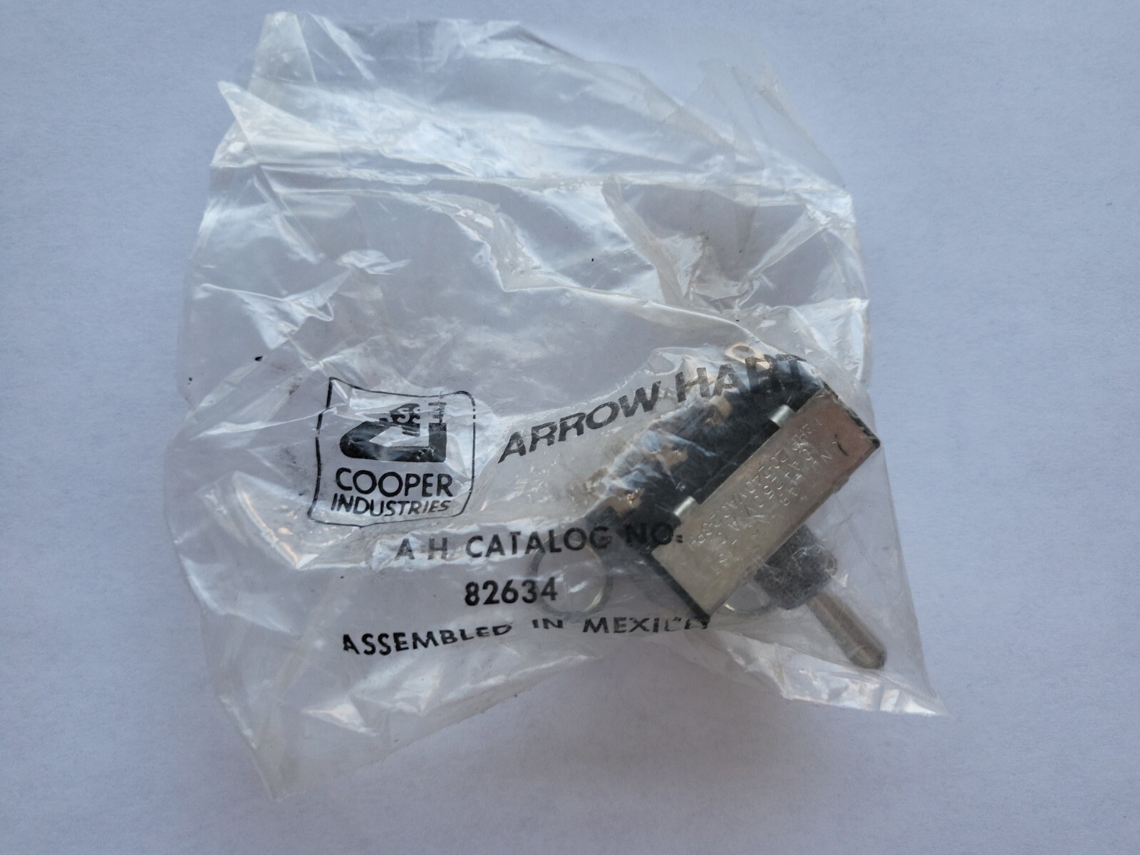 ARROW HART 82634 3-Way toggle switch, 10 AMP, 250 VAC, NEW IN FACTORY BAG