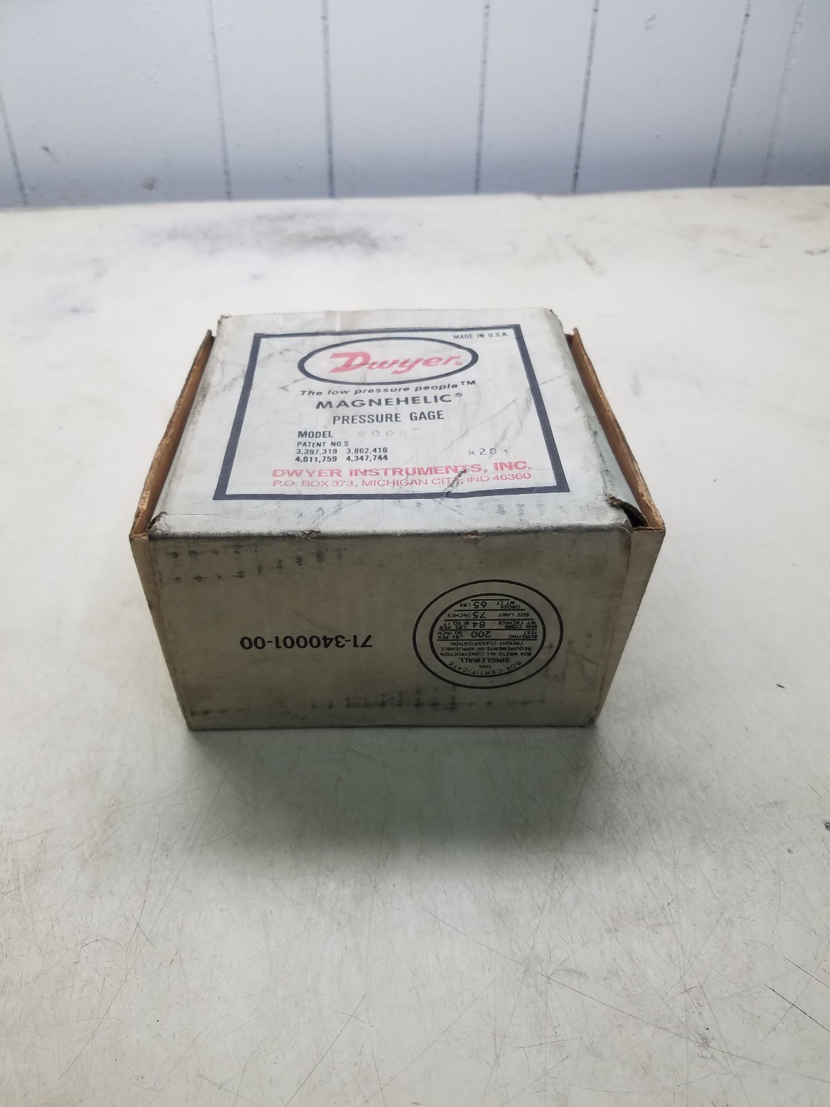 DWYER DIFFERENTIAL PRESSURE GAGE