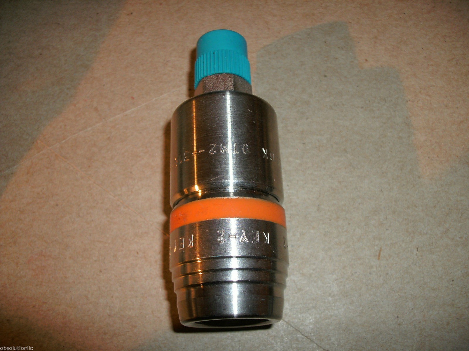 SWAGELOK SS PTFE SEALED Quick-Connect Body 1/4″ MNPT Orange Key SS-QTM2A-B-4PMK2