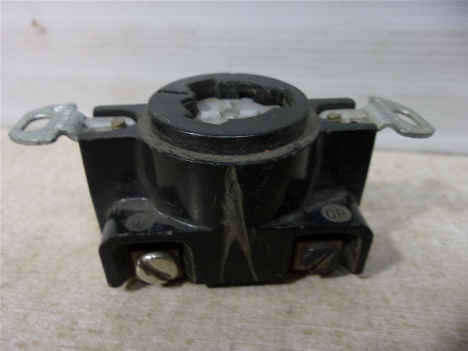 Hubbell 20A 125VAC Hubbellock Hospital Grade Receptacle Outlet *FREE SHIPPING*
