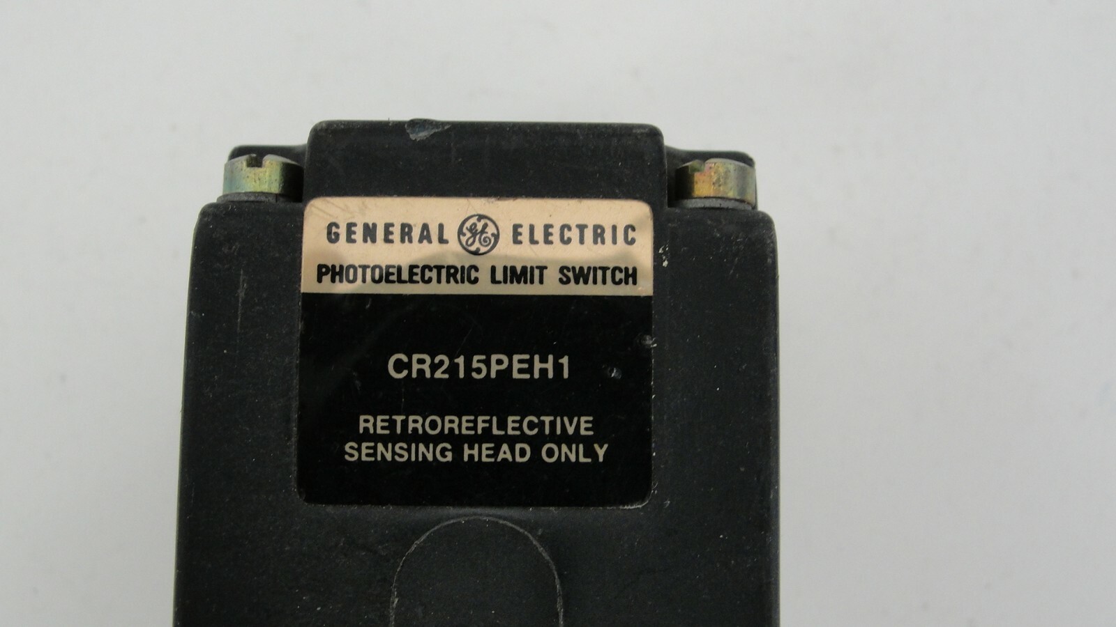General Electric CR215DGF02A limit switch amplifier with CR215PEH1 sensing head