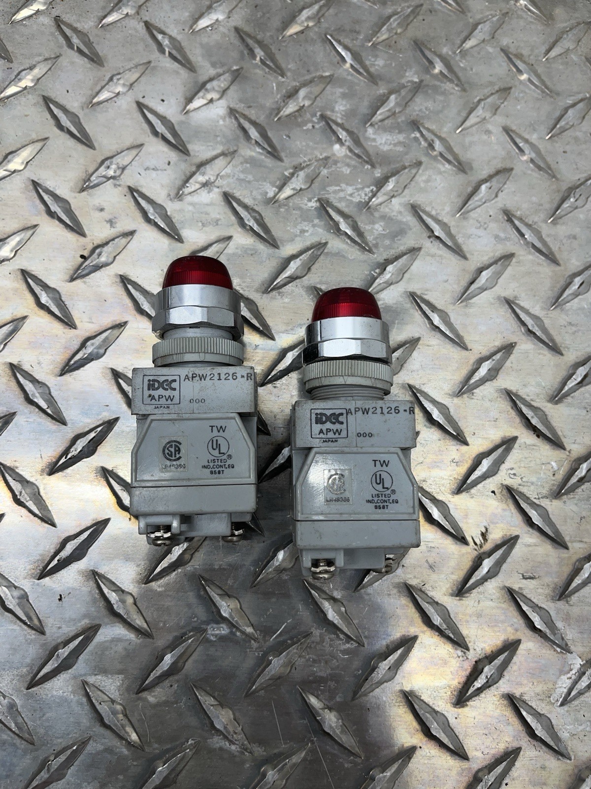 LOT OF 2 – -Micro Pnuematic Pressure Switch 15560 45/07 MPL-503-G-3