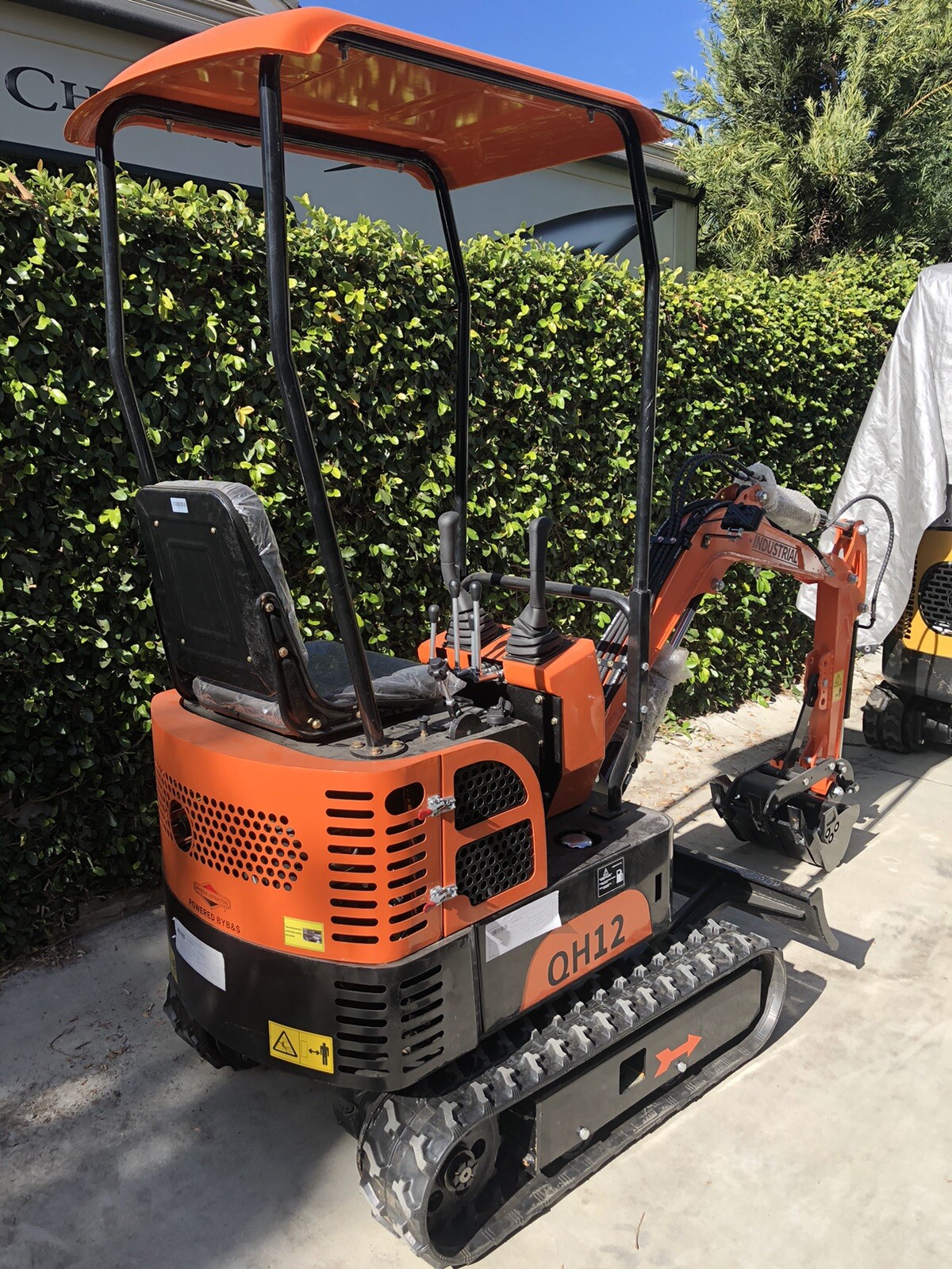 Brand New Tracked Mini Excavator 13.5HP American B&S Engine Best Deal Powerful