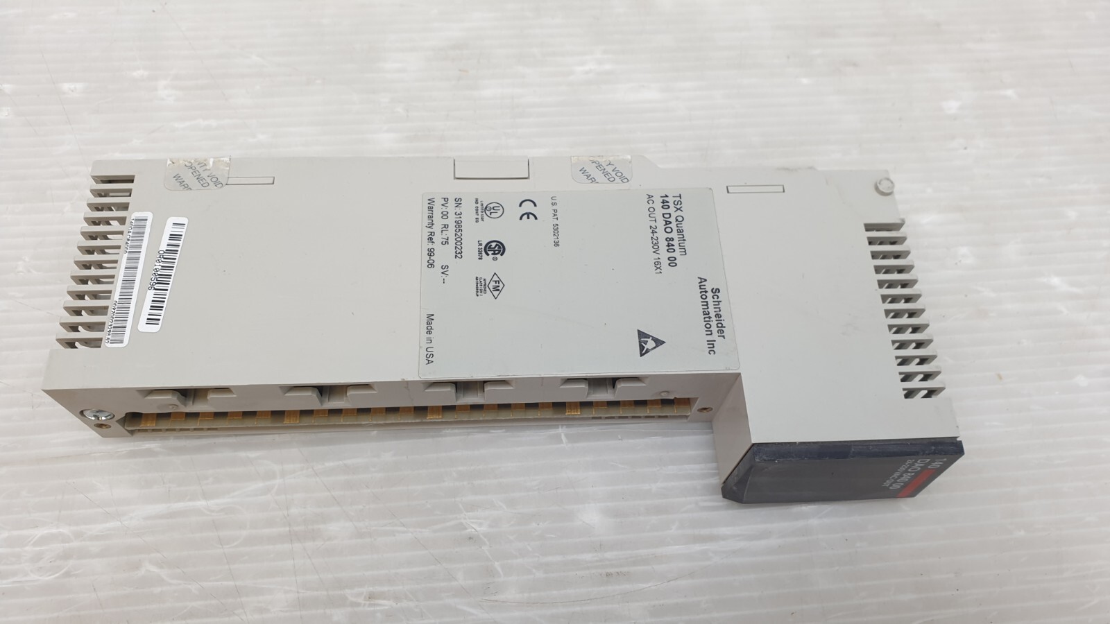 SCHNEIDER AUTOMATION 140DAO84000, AC OUT 24-230V 16X1