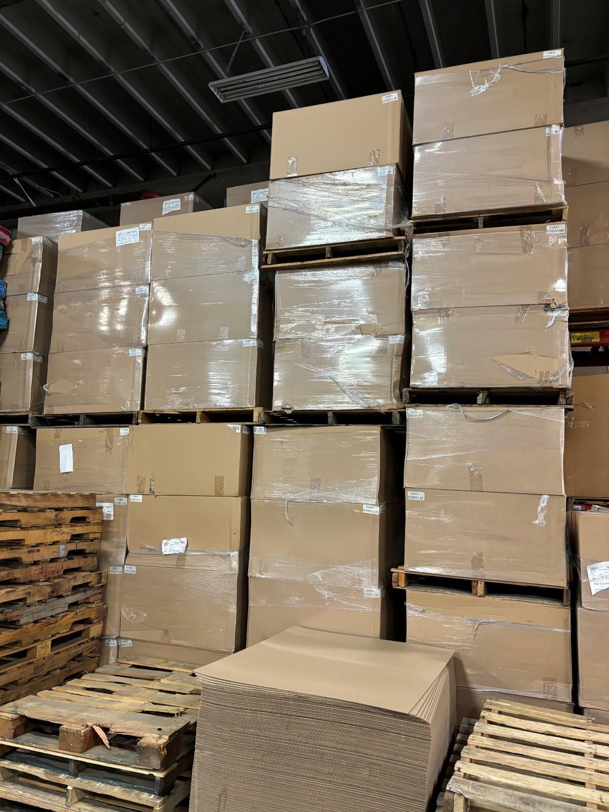 1 GAL WHITE HDPE PLASTIC F STYLE CONTAINER WITH CAPS, 196 CASES TOTAL