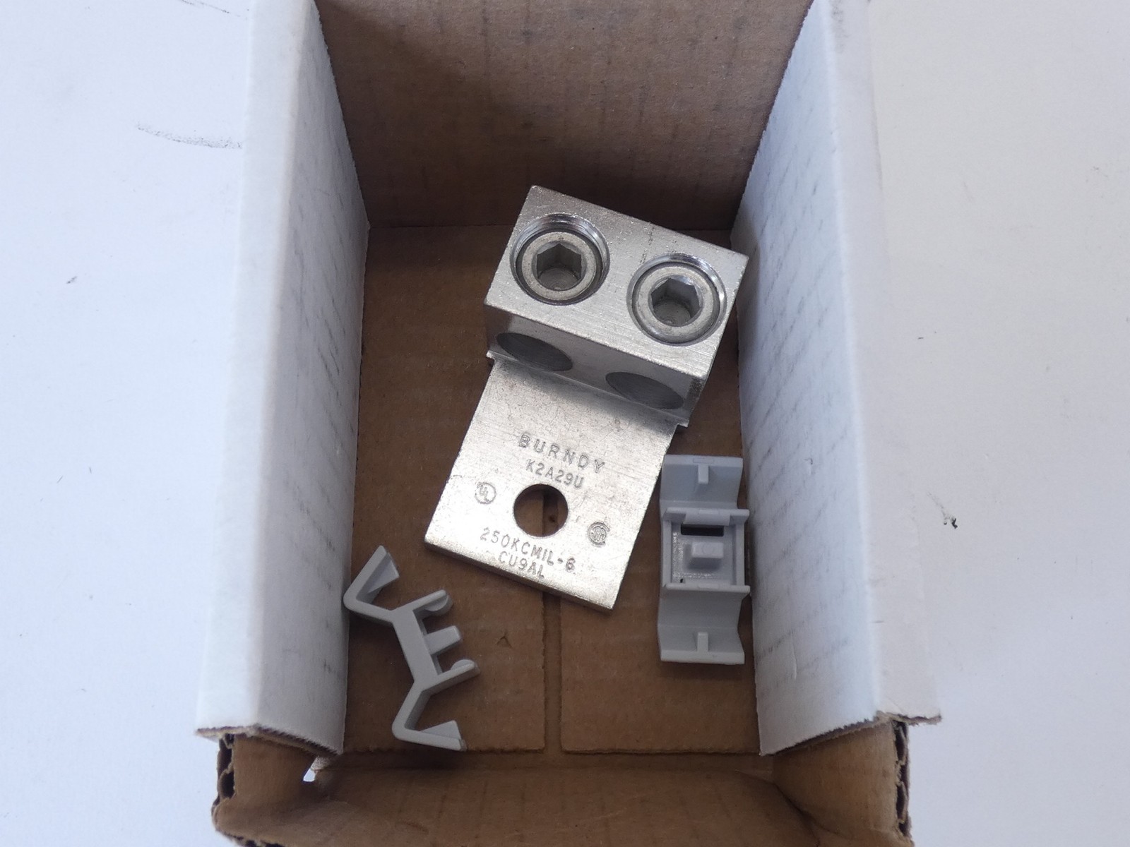 Burndy K2A29U Universal Terminal Wire Connector Lug – NEW Surplus!