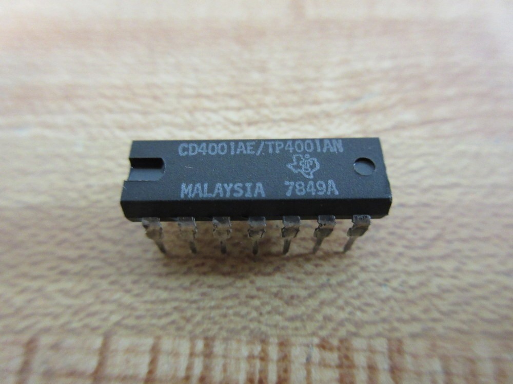 Texas Instruments CD4001AE Integrated Circuit