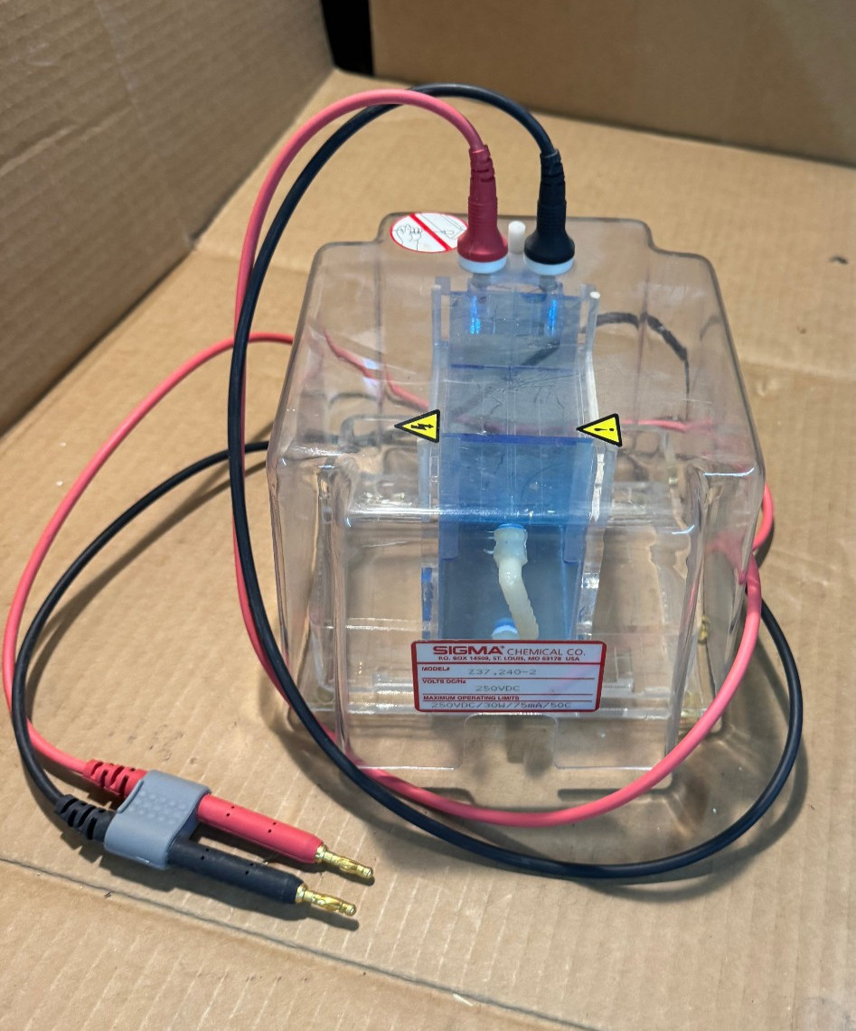 SIGMA CHEMICAL Model CZ37 ,240-2 Vertical Mini Gel Electrophoresis Unit System