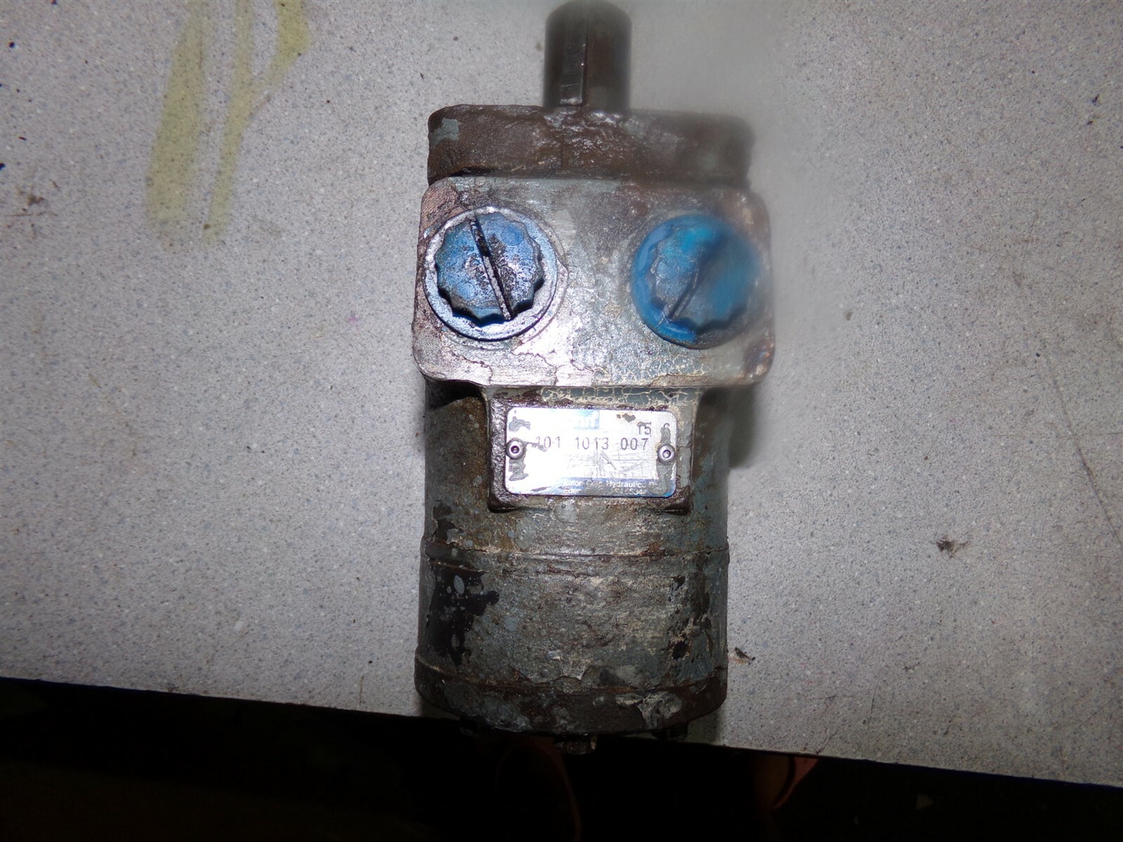 Char-Lynn 101 1013 007 Hydraulic Motor *FREE SHIPPING*