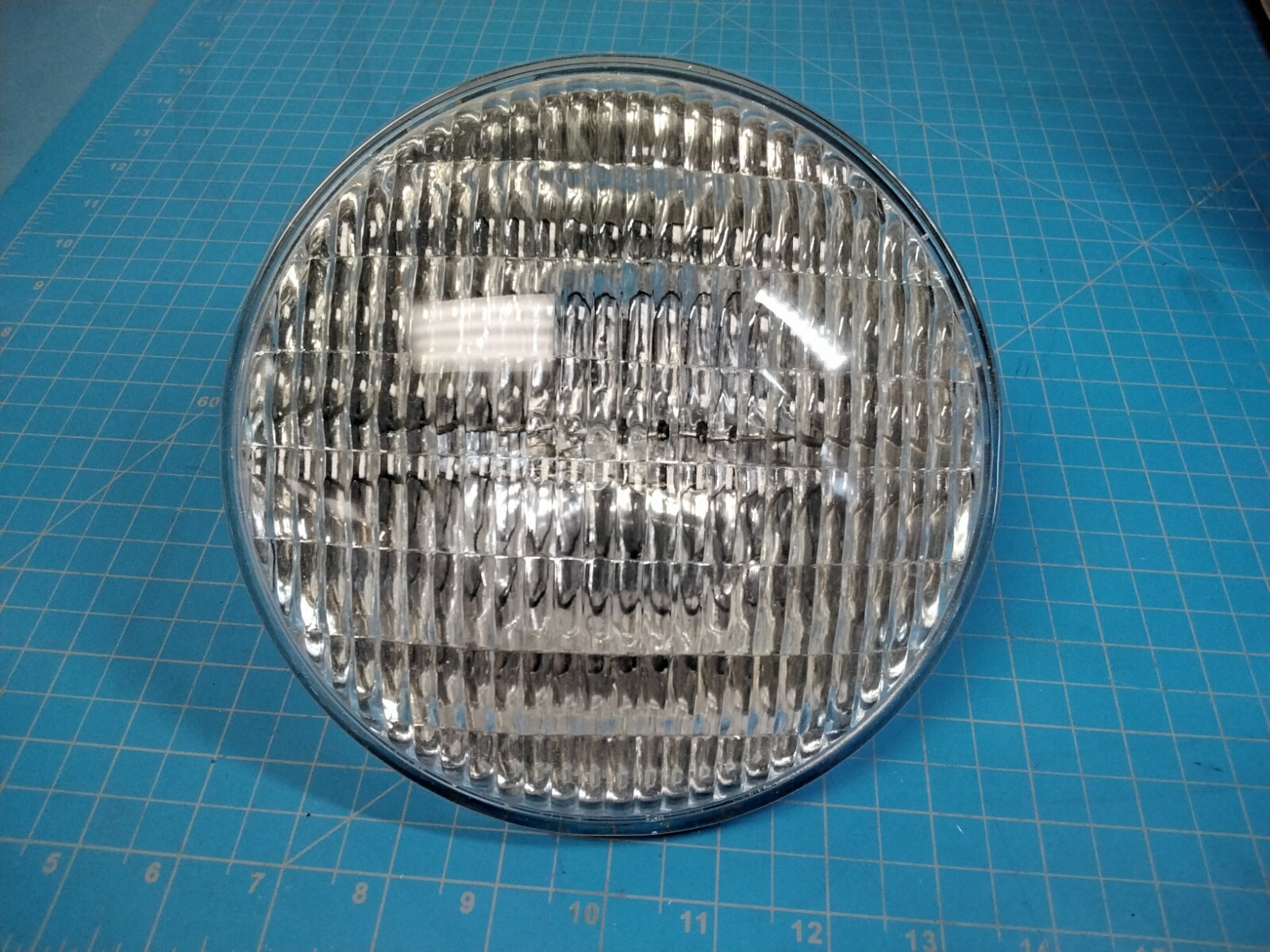 300PAR56/MFL – Volts: 120V, Watts: 300W, Type: PAR-56 Halogen