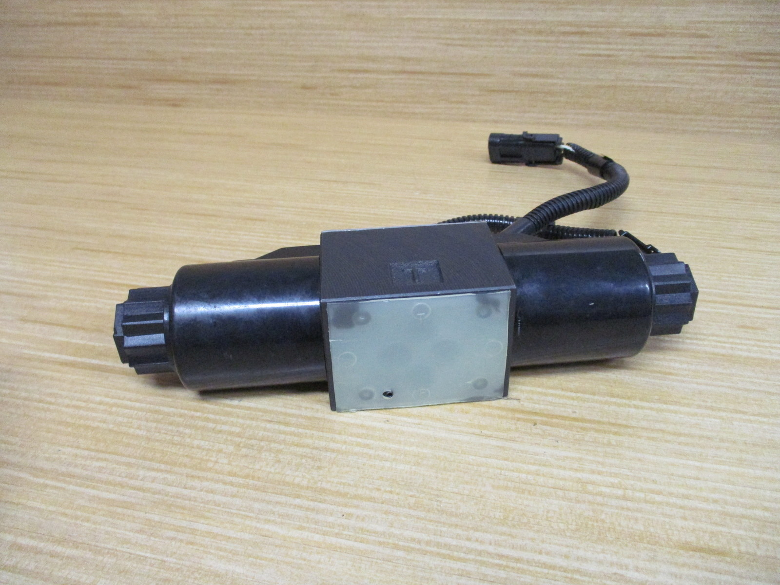 Northman SWH-G02-C6-D12-31-C0 Directional Control Valve
