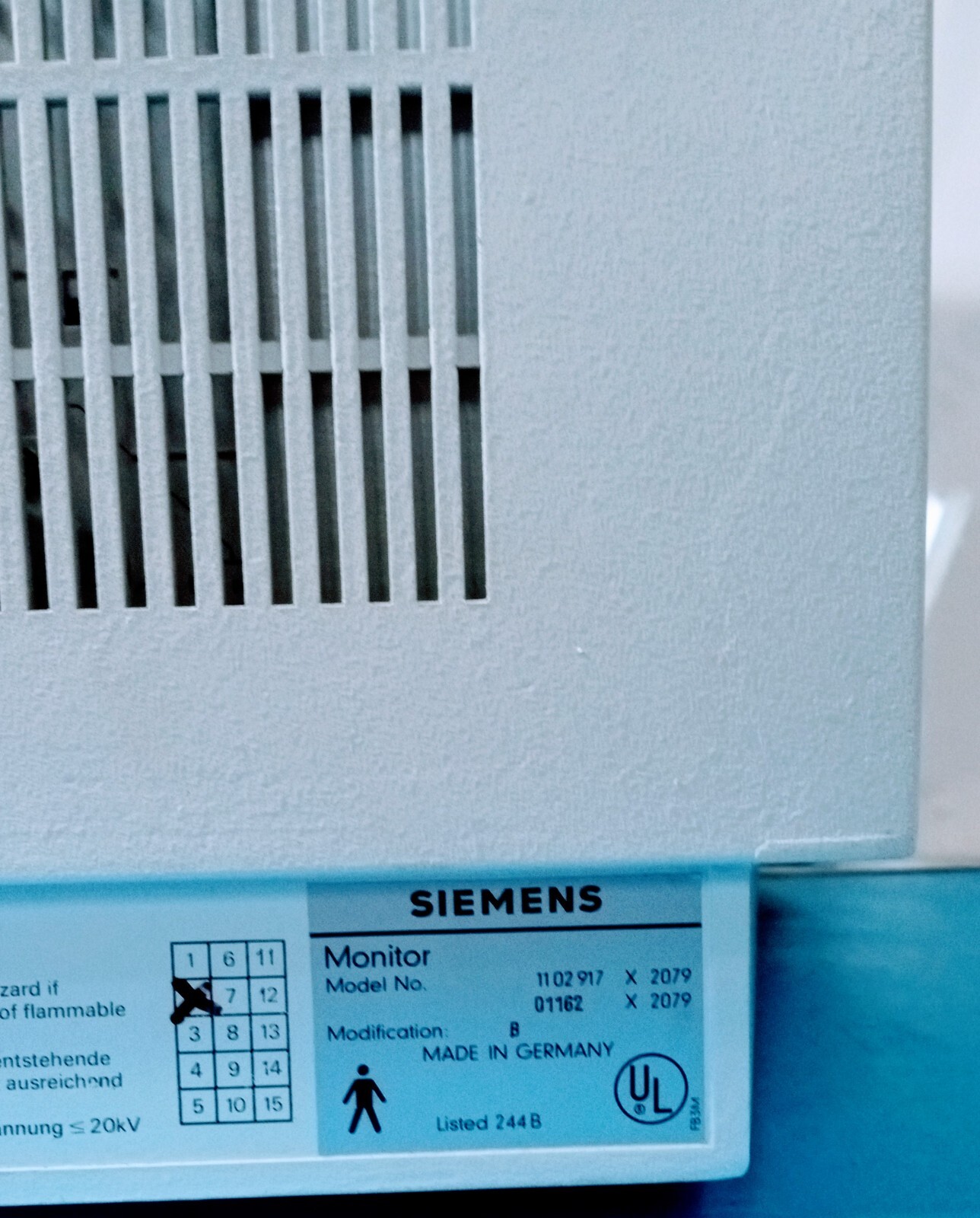 Siemens p/n 1102917 X2079 Simomed N 44CM Monitor 50/60 HZ