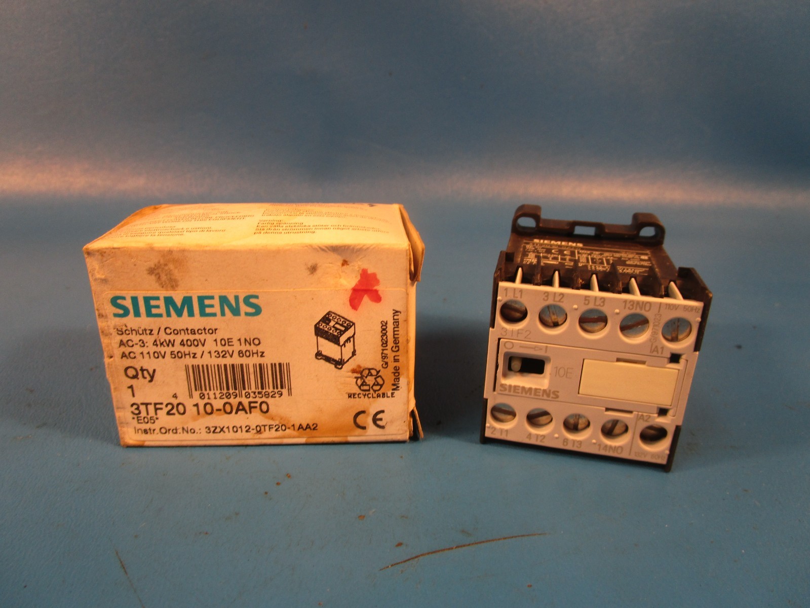Siemens 3TF20 10-0AF0, CONTACTOR, SIZE 00, 3-POLE, AC-3 4 KW/400 V, AUXILIARY