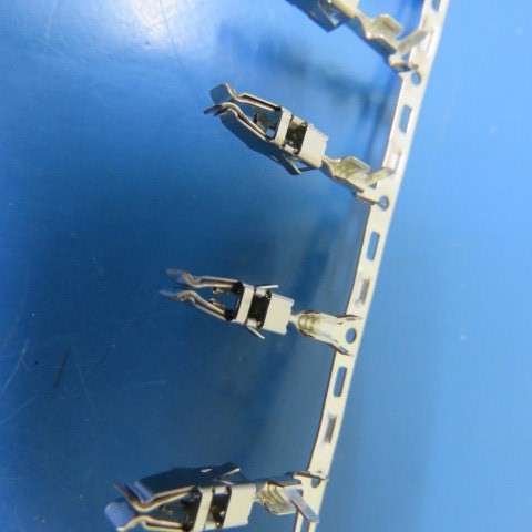 FCI 60012831 Qty of 65 per Lot Automotive Connectors FEMALE 2.8MM TERM 2.0MM IN