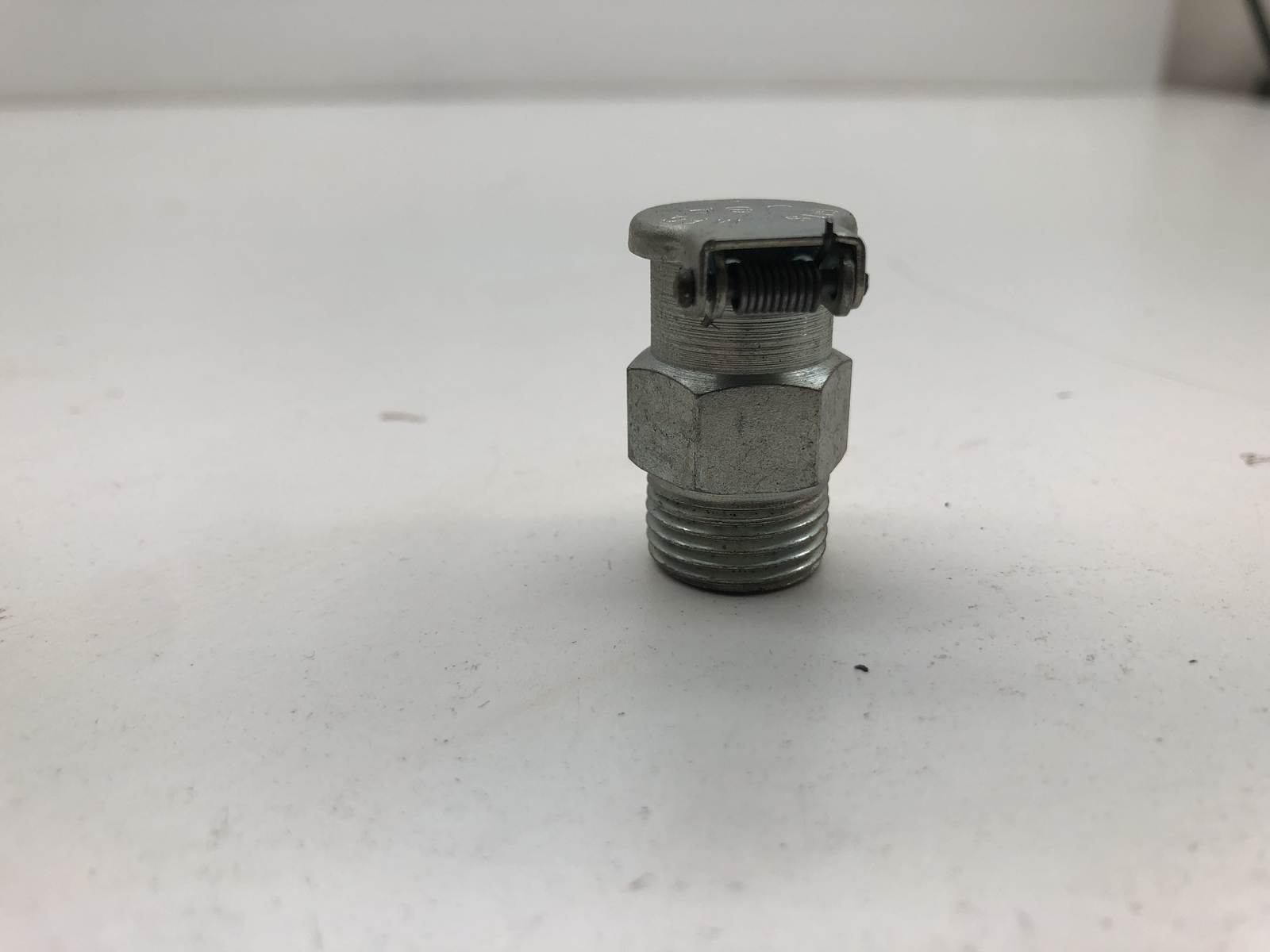 (QTY.12) MCMASTER-CARR 1229K26 OIL FITTING W/ SELF-CLOSING HINGED COVER