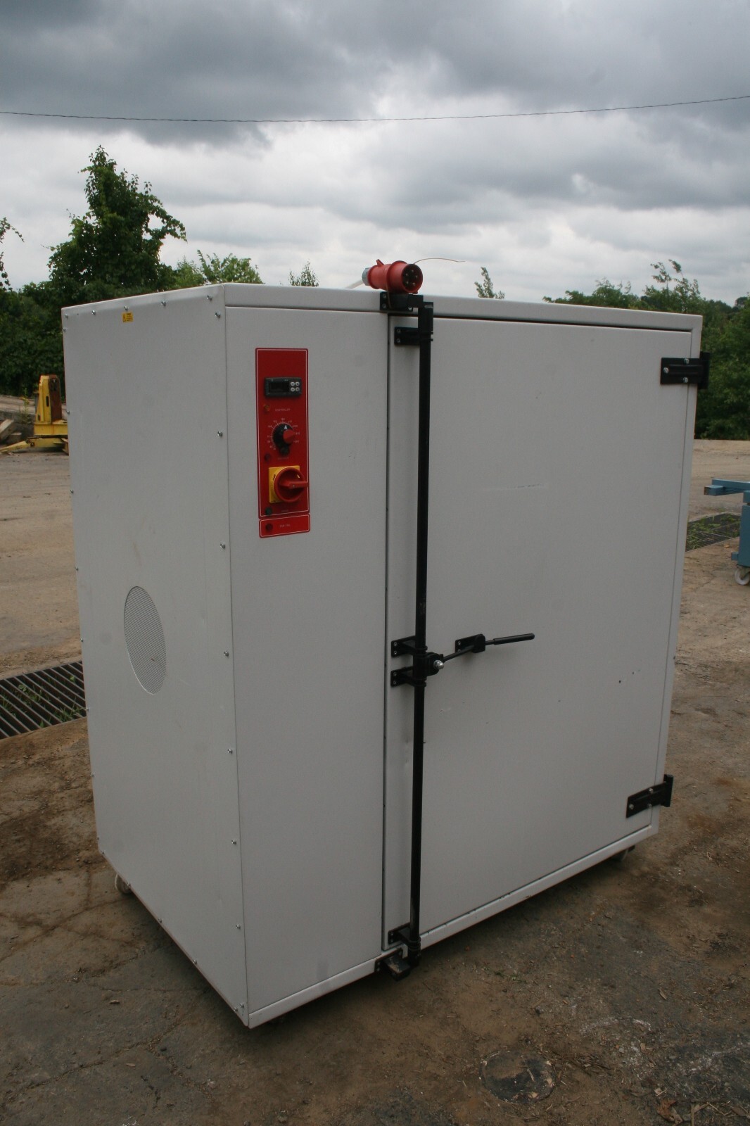 Genlab Oven LCO/27V/DIG 415A.C. 750 L Capacity 128″ x 77″ x 77″ Internal Dim