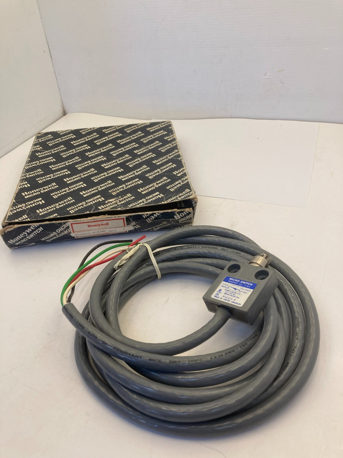 HONEYWELL 914CE24-9 LIMIT SWITCH ROLLER PLUNGER 5A 250VAC NIB