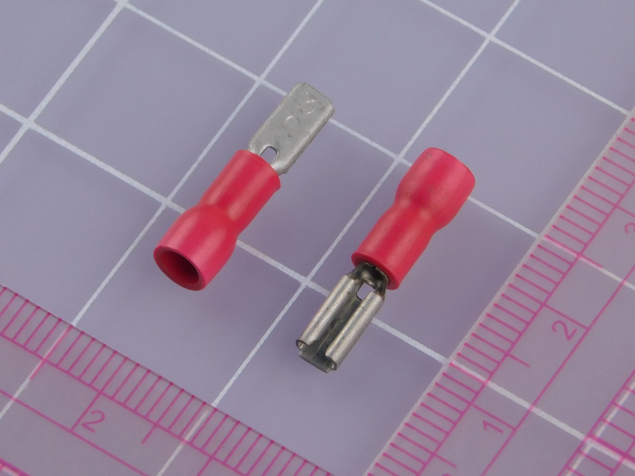 Lot of 1000 HOLLINGSWORTH SOLDERLESS XSO 1131F INSULATED FEMALE SPADE TERMINAL C