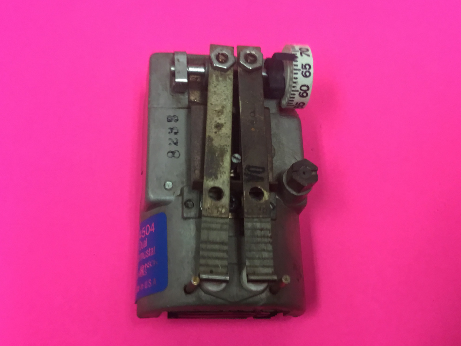 Johnson Controls – P/N: T-4504 – Dual Thermostat – UNUSED