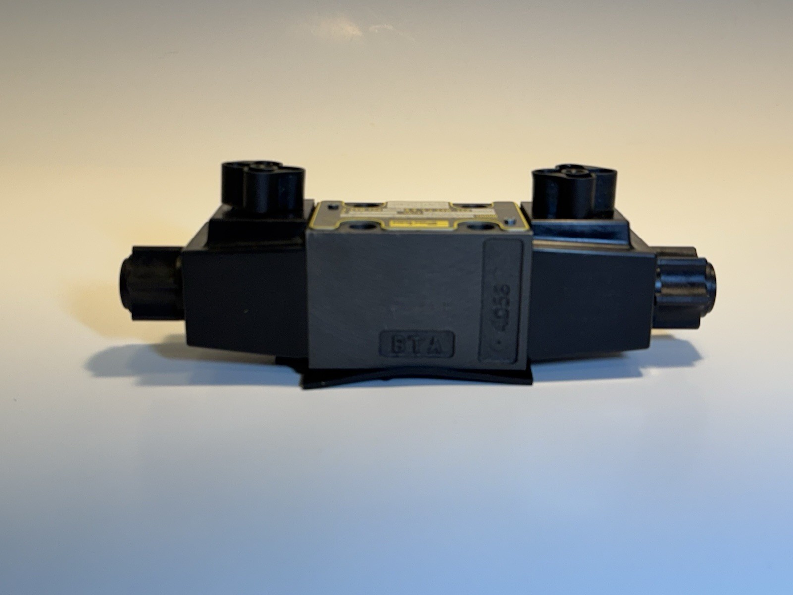 PARKER Valve Series D1VW D1VW001CNYWF4 120V 4000PSI NSMP Including Solenoids