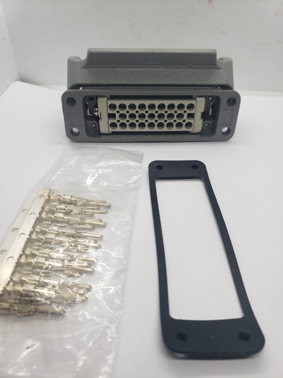 D.M.E CKTM212AG CONNECTOR KIT FOR STANDARD MAIN FRAMES, NIB
