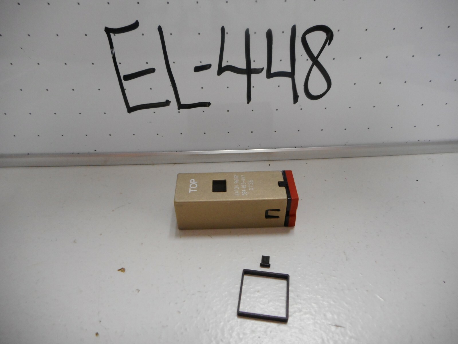 NOS 584-RE5-4V7 EATON MSC 96182 MOUNTING SLEEVE W/ CONNECTOR BLOCK 71-874-913-00