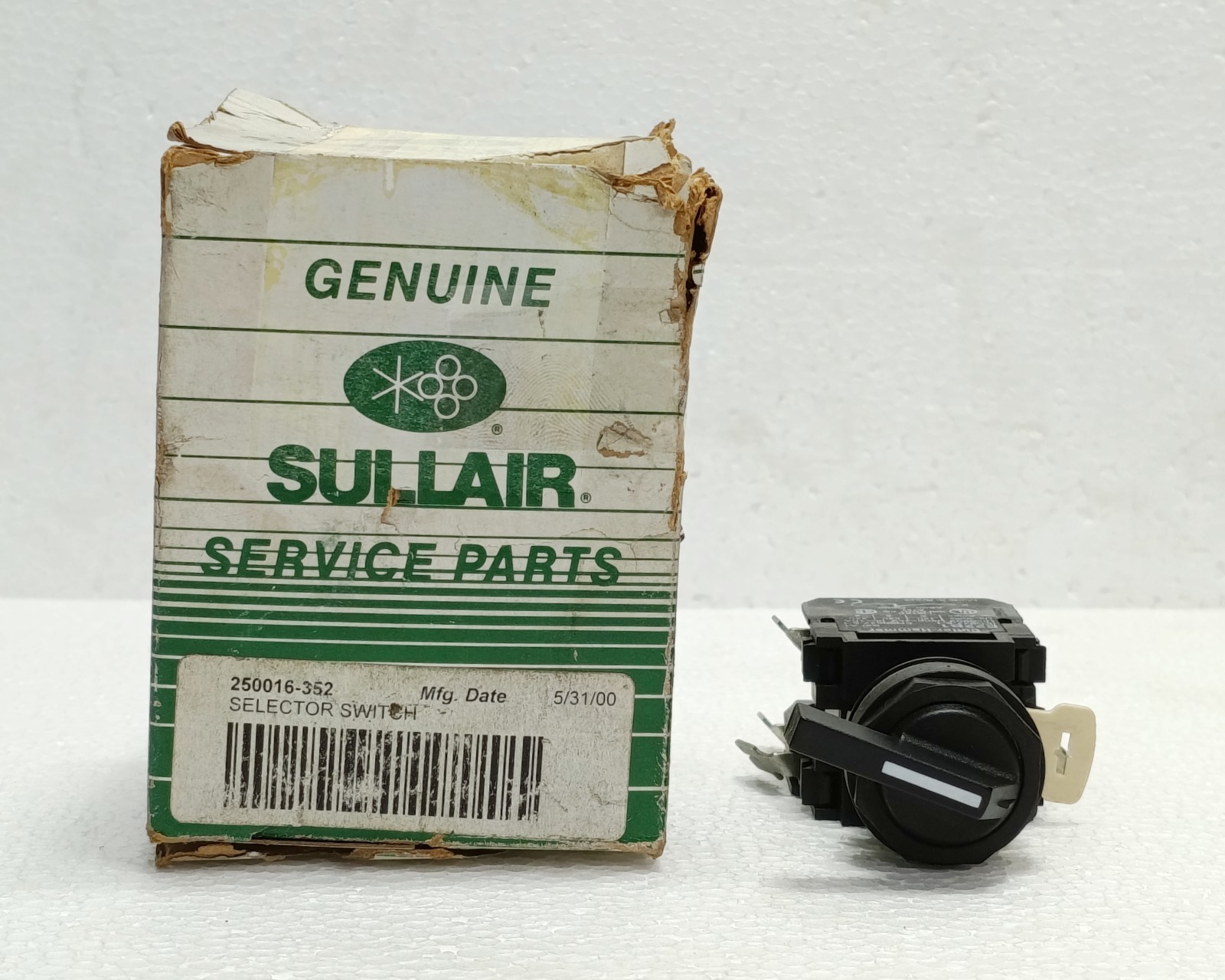 SULLAIR CUTLER-HAMMER SELECTOR SWITCH 250016-352 E22B1 E22B20 1NC 2NO NEW